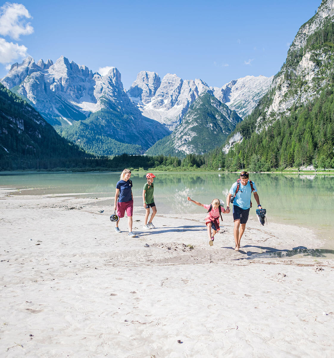 Family time at the lake in Val Pusteria - Hotel Amaten
