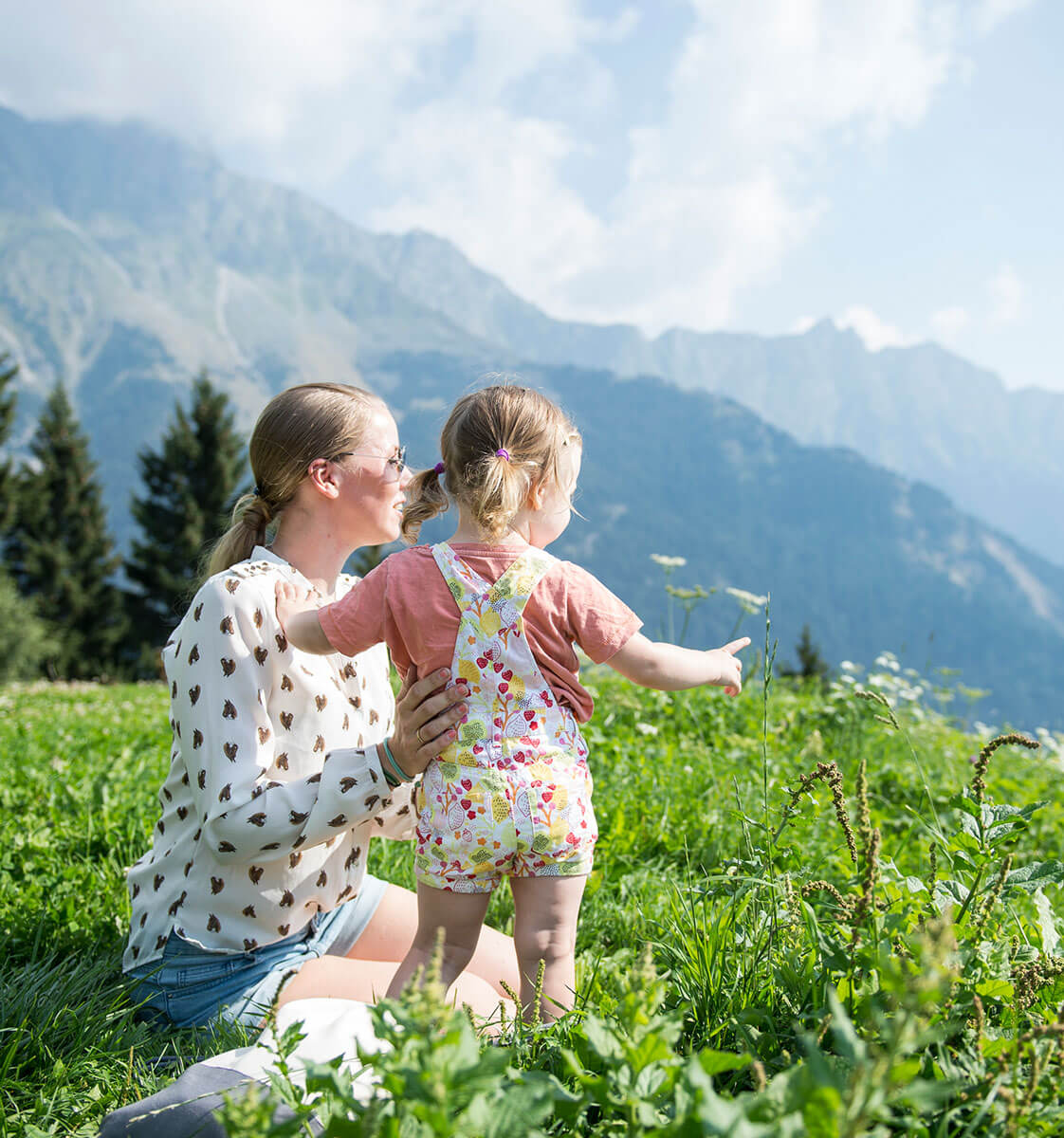 Family hike - mother with girl in the countryside - Hotel Amaten