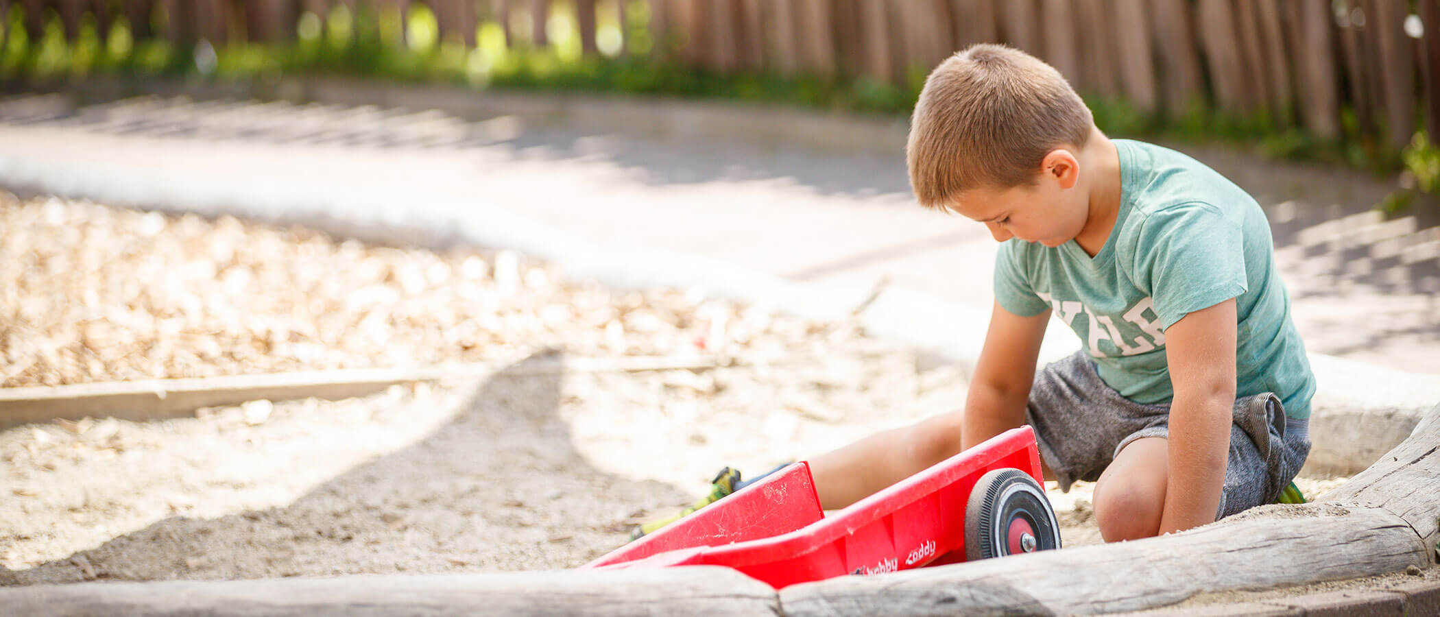 Family holiday - boy playing in the sandpit - Hotel Amaten