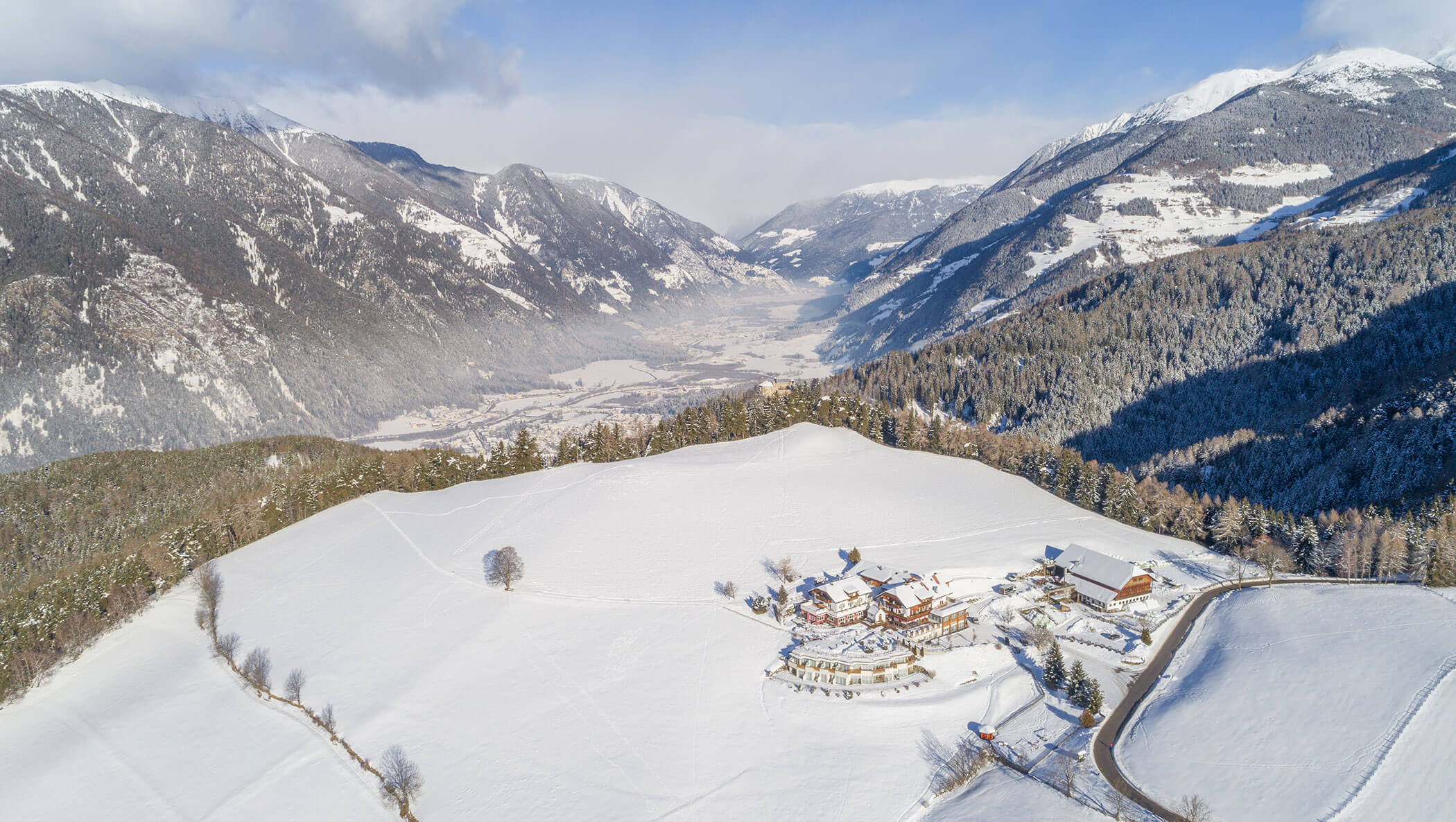Winter in Amaten - Ansicht von oben - Querformat - Hotel Amaten