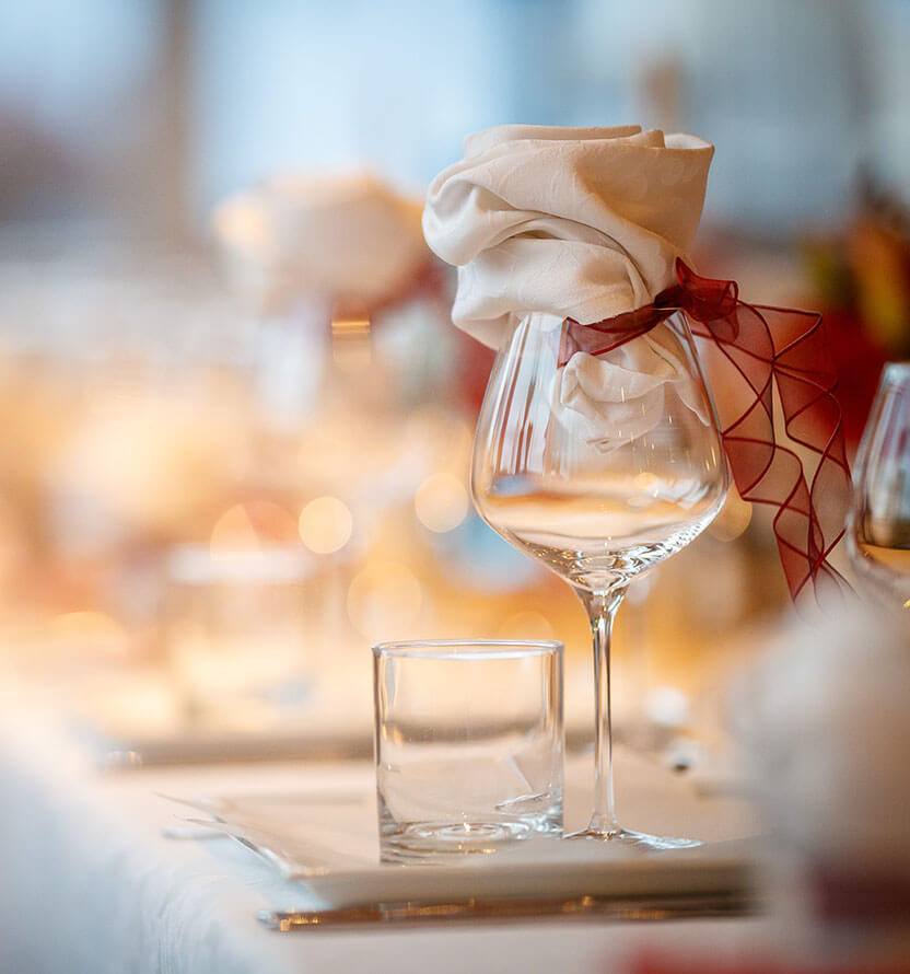 Eventi - dettaglio di un bicchiere di vino con tovagliolo - Hotel Amaten
